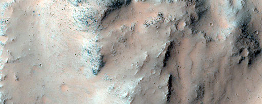Light-Toned Exposures on Floor of Coprates Chasma