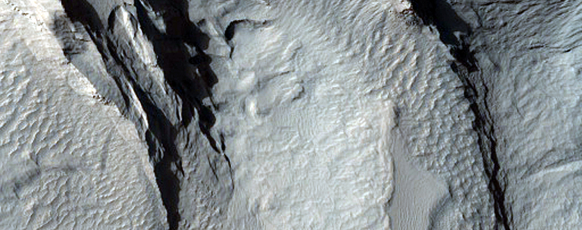 Exposed Scarp near Memnonia Sulci