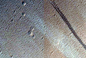 Avalanches on Walls of Gully in Echus Fossae