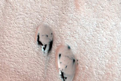 Furrows and Dunes in Hyperborei Cavi