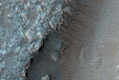 Low Shield Summit Vent in Syria Planum