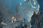Light-Toned Exposures in Capri Chasma