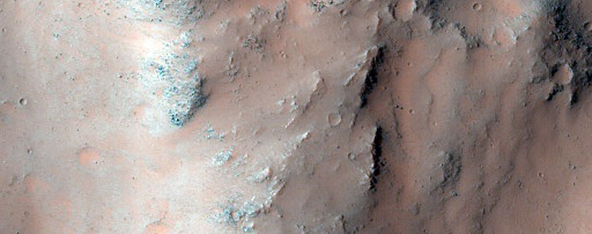 Light-Toned Exposures on Floor of Coprates Chasma