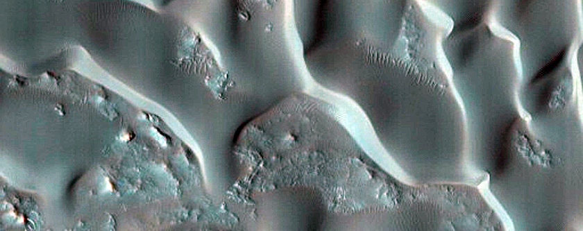 Dunes in Crater near Nilosyrtis Mensae