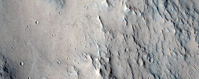 Crater Rim in Lunae Planum