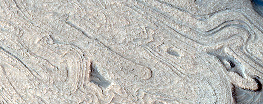 Curved Bands in Hellas Planitia