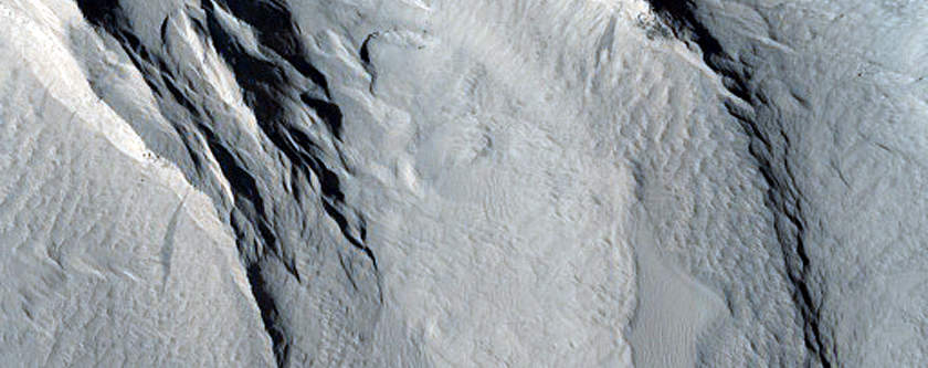 Exposed Scarp near Memnonia Sulci
