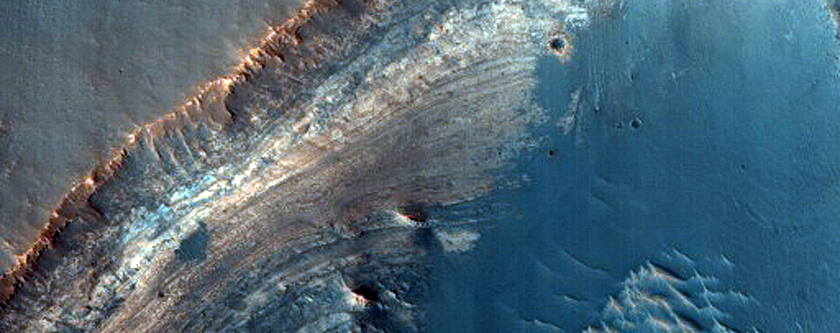 Exposed Layers in Small Crater in Arabia Terra