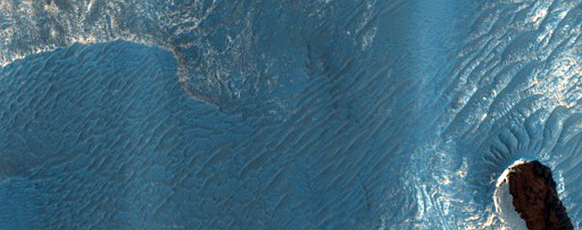 Light-Toned Deposits in Aurorae Chaos