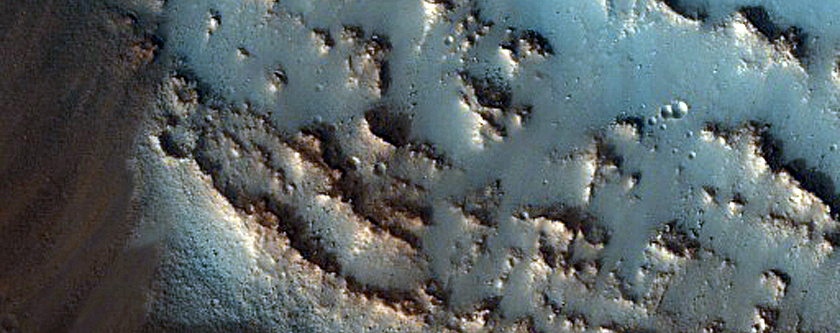 Slopes in Naar Crater