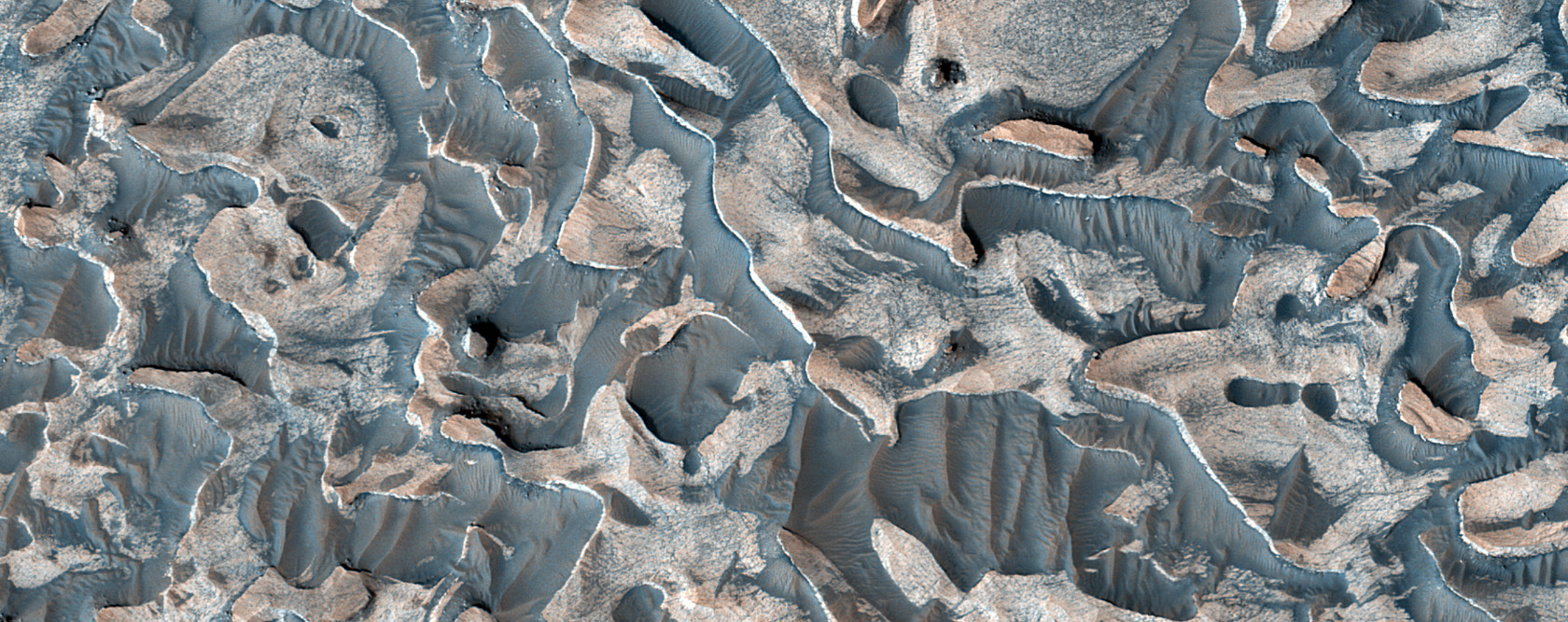 Rhythmic Layering in Arabia Terra
