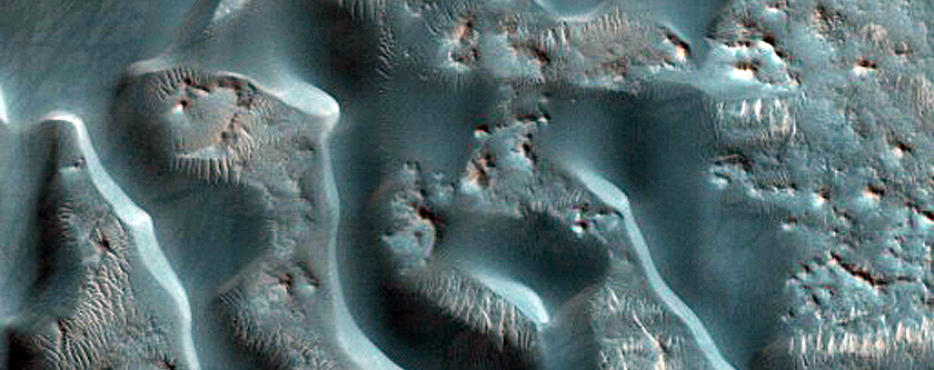 Dunes in Crater near Nilosyrtis Mensae