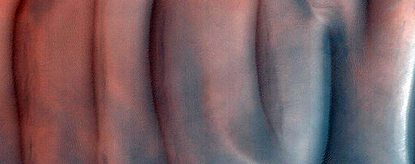 Dark Sand Deposits on Sharp and Rounded Dune Crests in Noachis Terra