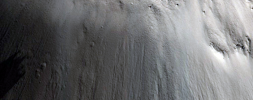 Crater-Related Pitted Materials in 3-Kilometer Crater in Elysium Planitia