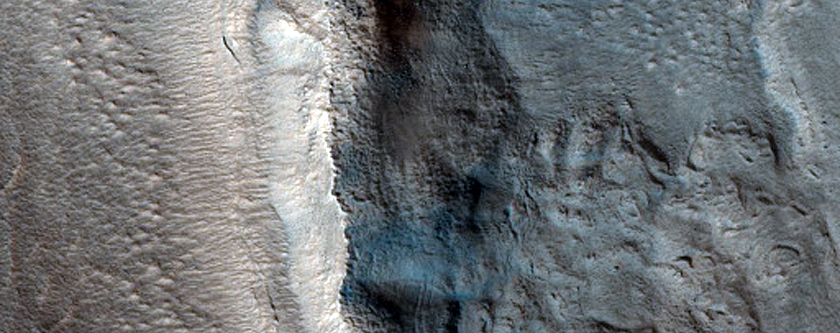 Irregular Cellular Structures around Crater in Arabia Terra