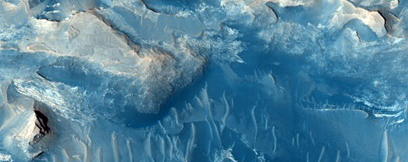 Layers in Crommelin Crater