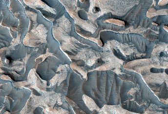 Rhythmic Layering in Arabia Terra