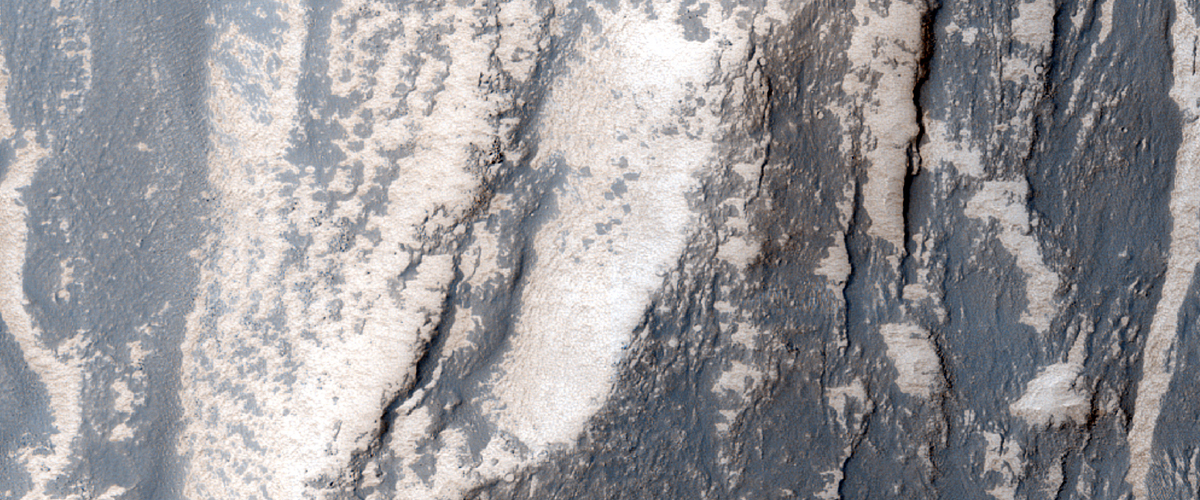 Layers in Claritas Fossae